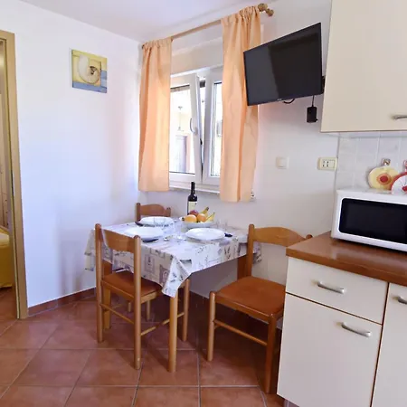 In Mit Schoener Terrasse By Interhome Apartment Umag