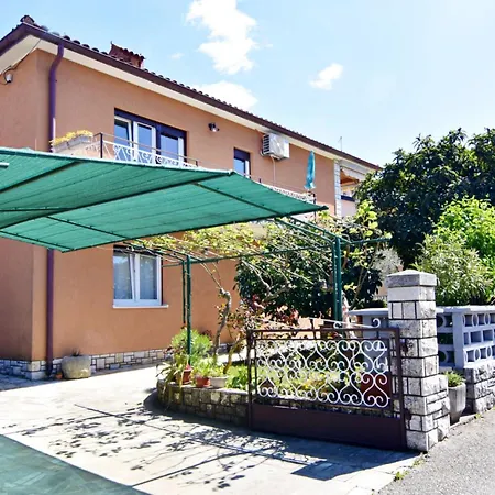 In Mit Schoener Terrasse By Interhome *