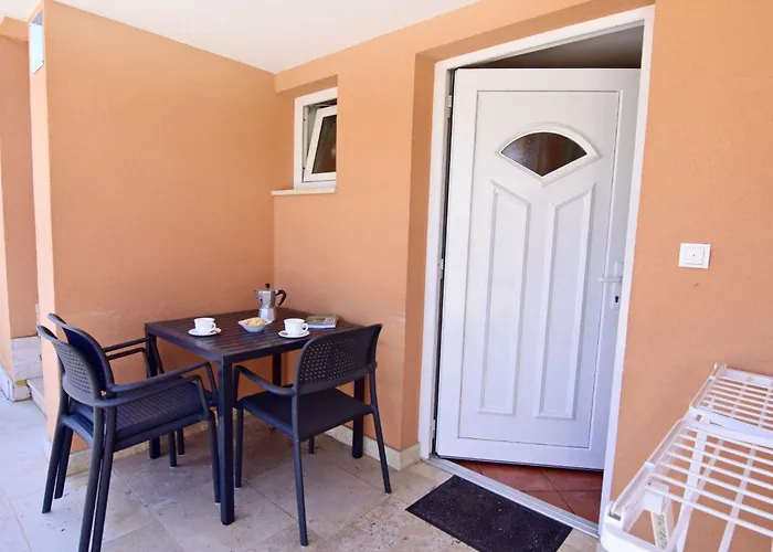 In Mit Schoener Terrasse By Interhome Ουμάγκ